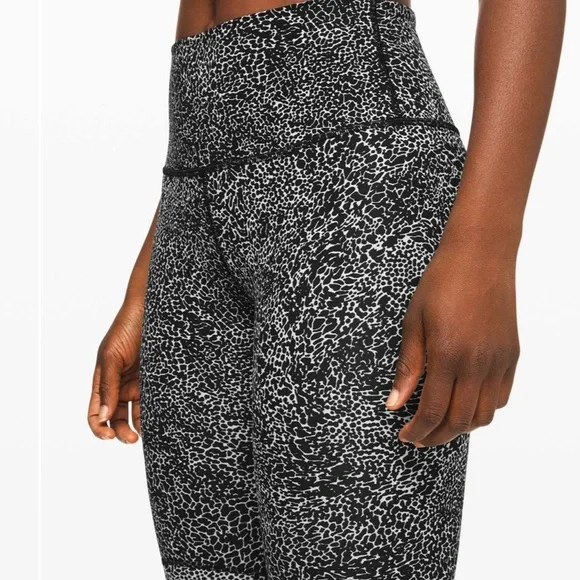 Lululemon Wunder Under High-Rise Tight Blocked Full-On Luxtreme 28" - Picture 4 of 6